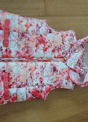 ZARA 5 YAŞ ÇİÇEK DESENLİ YELEK