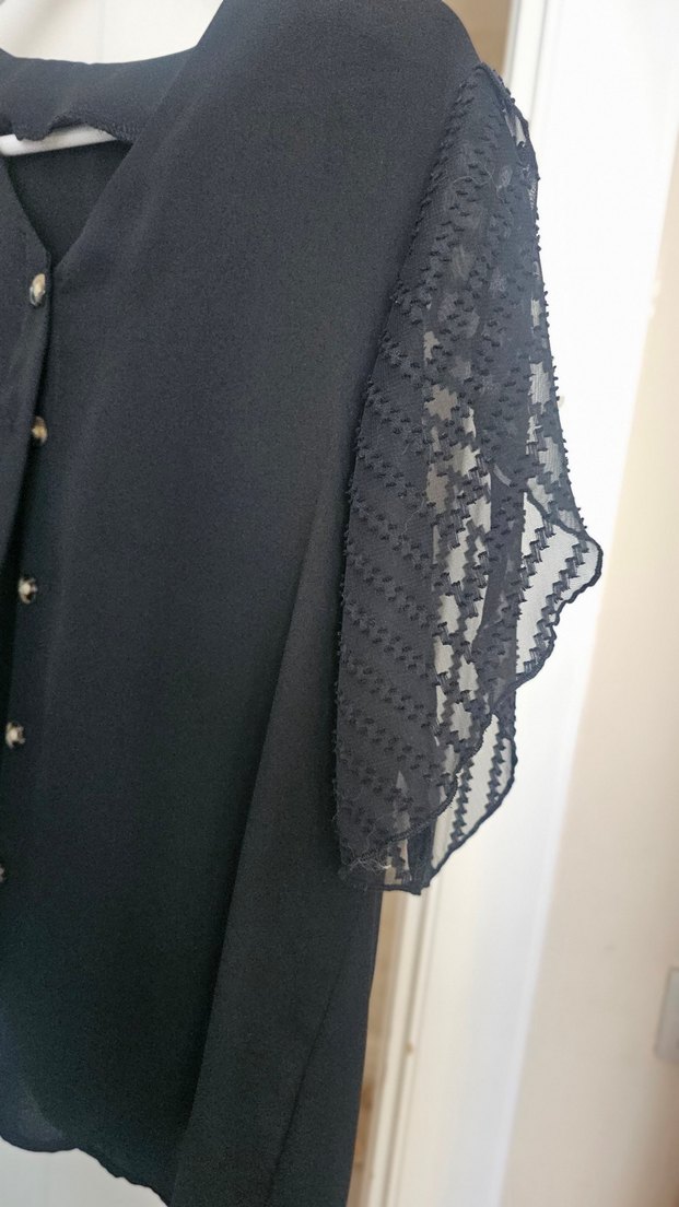 Siyah V Yakalı Düğmeli  Bluz - Görsel 5