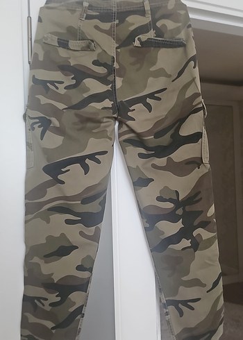 Bershka Kamuflaj Desenli kargo Pantolon - Görsel 4