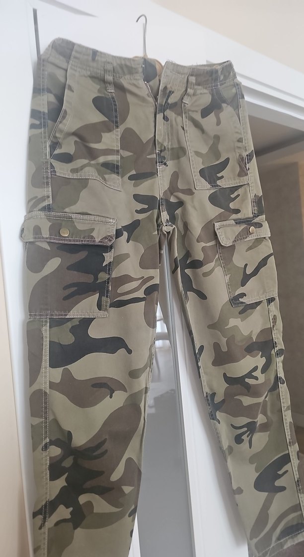 Bershka Kamuflaj Desenli kargo Pantolon - Görsel 2