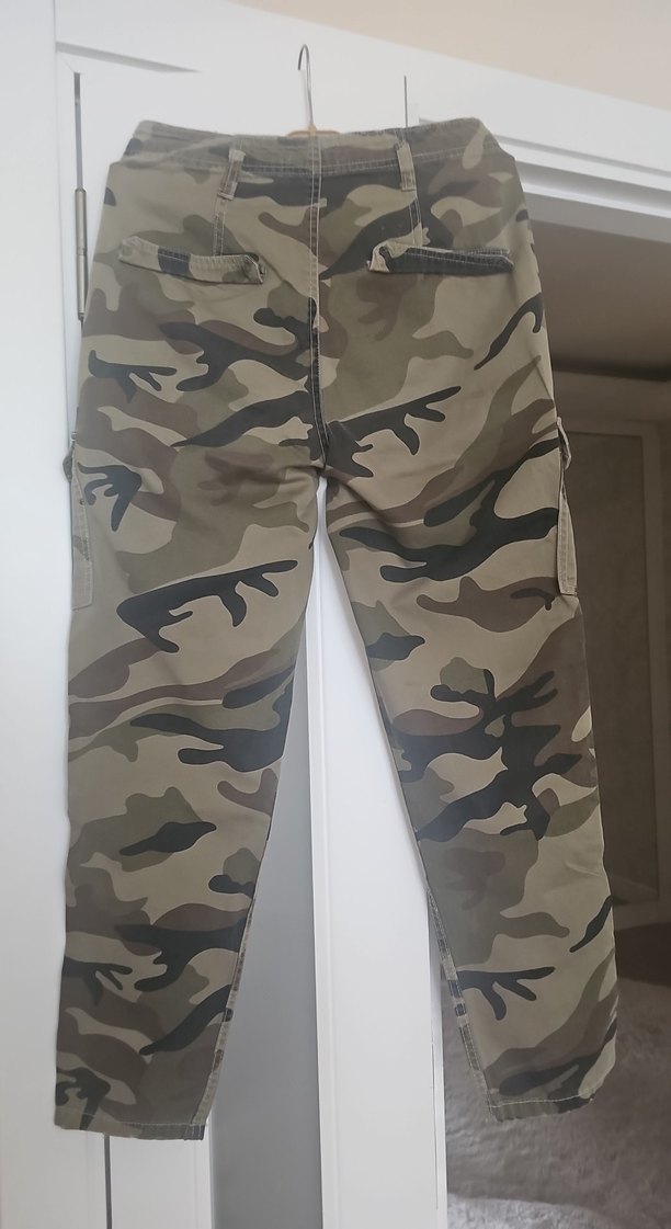 Bershka Kamuflaj Desenli kargo Pantolon - Görsel 4