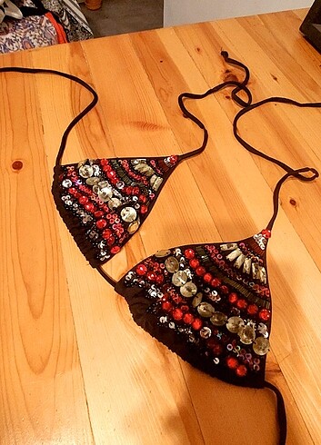 Dagi marka bikini üstü