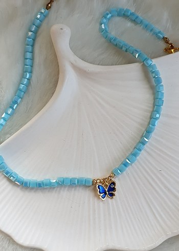 Mavi Boncuklu Kelebek Detaylı Kısa Kolye - Görsel 2