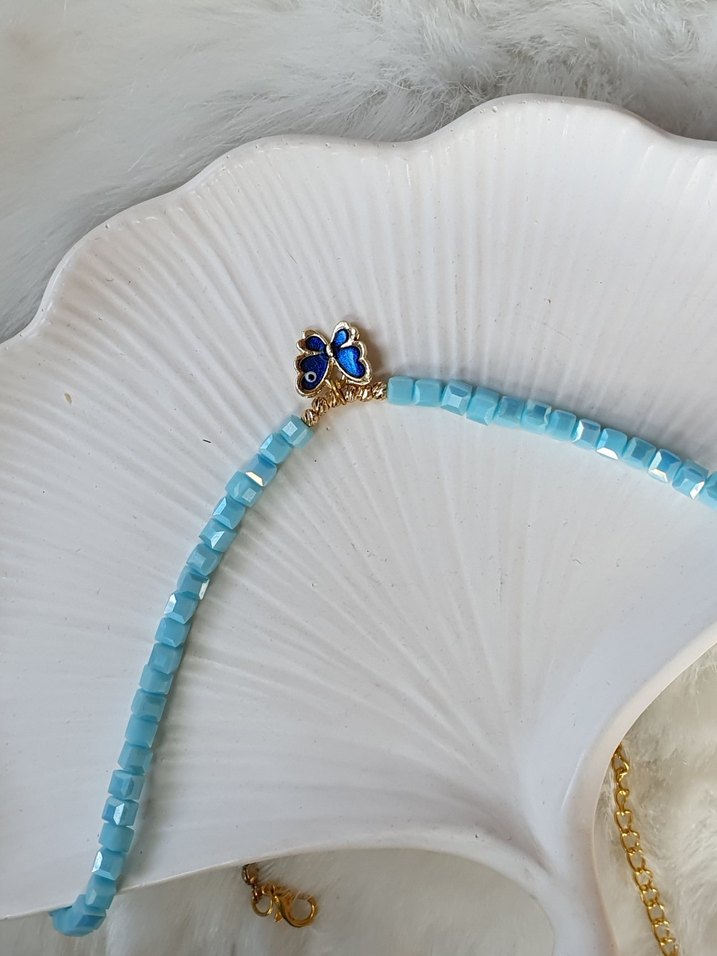 Mavi Boncuklu Kelebek Detaylı Kısa Kolye - Görsel 3