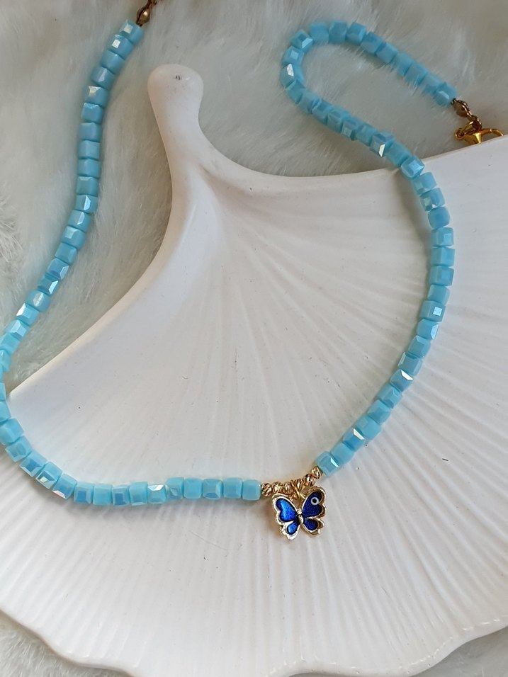 Mavi Boncuklu Kelebek Detaylı Kısa Kolye - Görsel 2