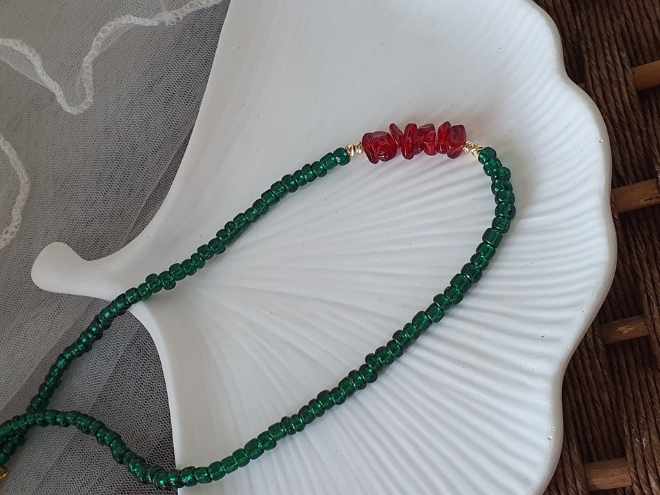 Uzun Yeşil Boncuklu ve NAR TAŞLI Kadın Kolye - Görsel 4