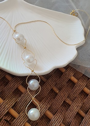 Uzun Boyunlu Beyaz Boncuklu Kadın Kolye - Görsel 6