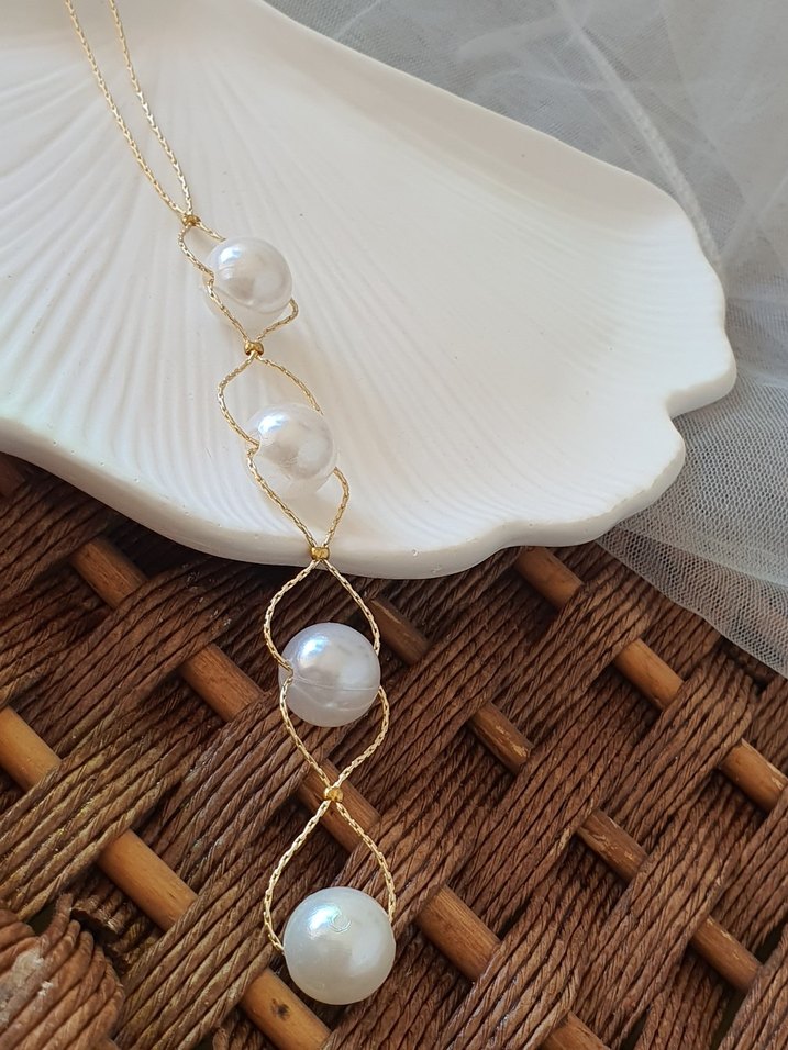 Uzun Boyunlu Beyaz Boncuklu Kadın Kolye - Görsel 4