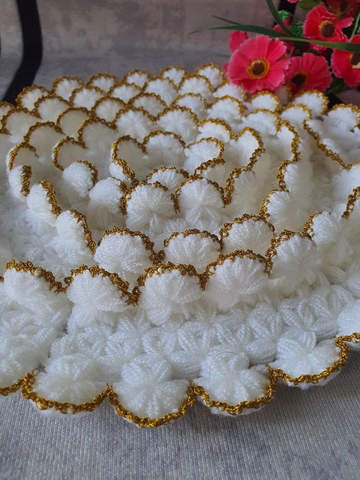 Beyaz Çiçek Desenli Masa Örtüsü - Görsel 3