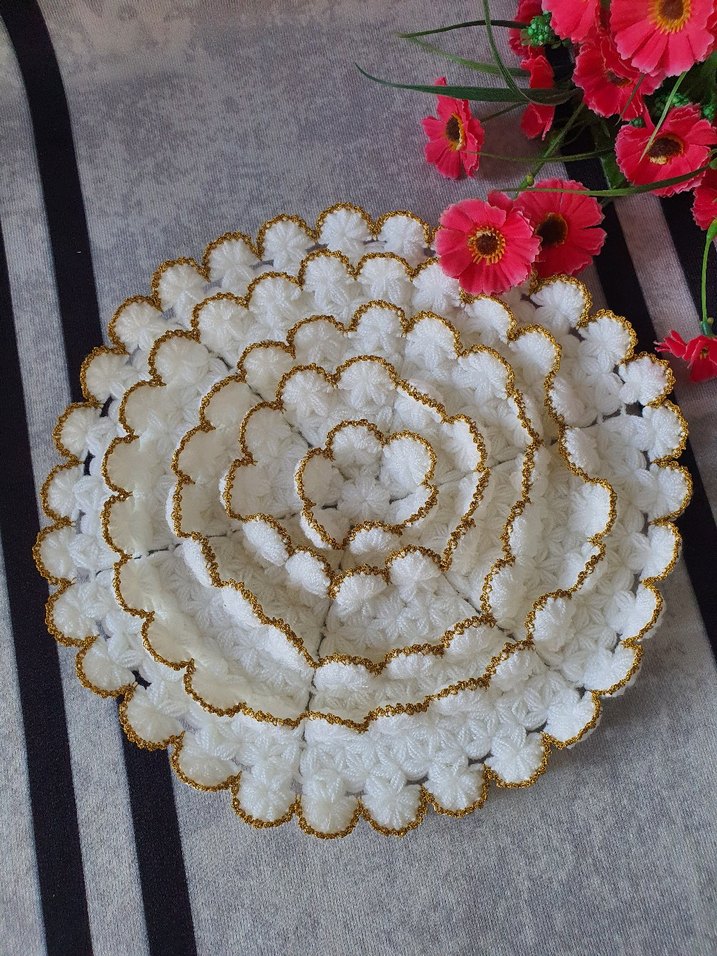 Beyaz Çiçek Desenli Masa Örtüsü - Görsel 2