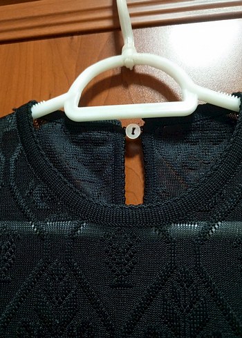 Kısa Kollu Siyah Dantel Detaylı Bluz - Görsel 2