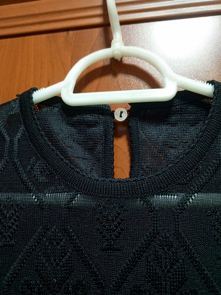 Kısa Kollu Siyah Dantel Detaylı Bluz - Görsel 2