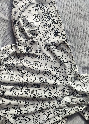 Gri Baskılı Düğmeli Köpek Kıyafeti - Görsel 2