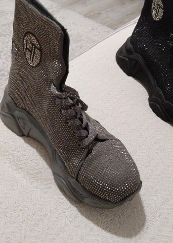 Gri Payetli Yüksek Topuklu Kadın Spor Ayakkabı siyahi da var - Görsel 6