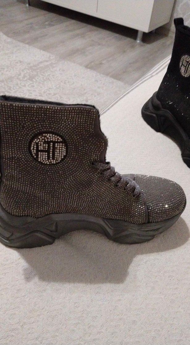 Gri Payetli Yüksek Topuklu Kadın Spor Ayakkabı siyahi da var - Görsel 2