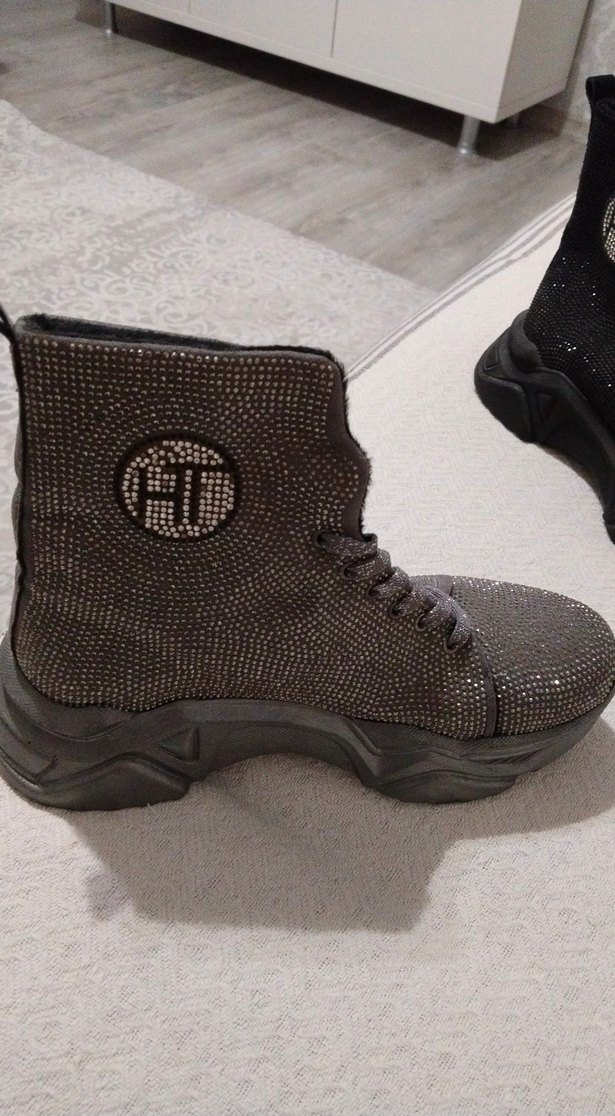 Gri Payetli Yüksek Topuklu Kadın Spor Ayakkabı siyahi da var - Görsel 5