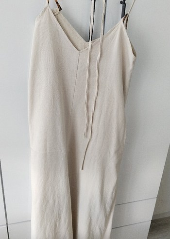 Bej Keten Midi V Yakalı Askılı Elbise - Görsel 2