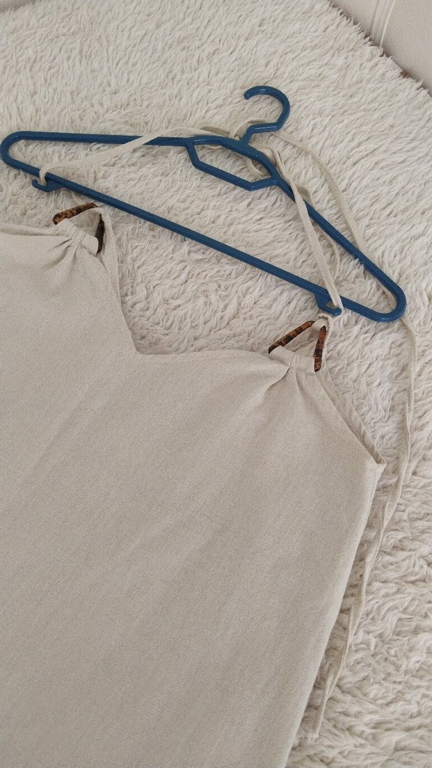 Bej Keten Midi V Yakalı Askılı Elbise - Görsel 3