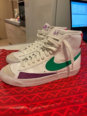 Nike mid blazer