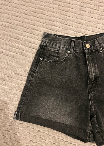 Siyah Geniş Kesim Mini Denim Şort - Görsel 2