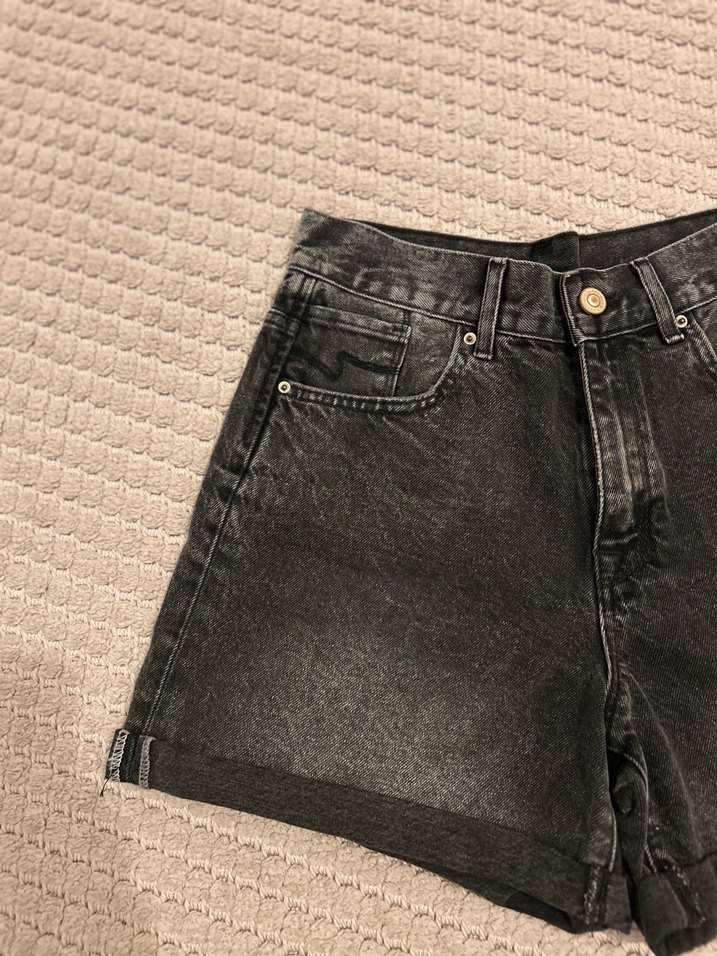 Siyah Geniş Kesim Mini Denim Şort - Görsel 2