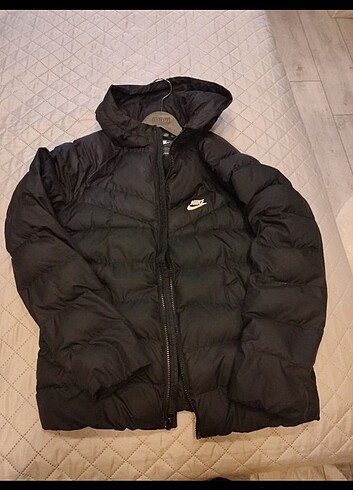 s Beden siyah Renk Orjinal Nike Kaz Tüyü Şişme Mont