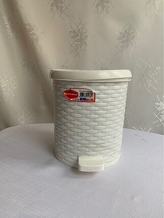 Hasır Pedallı çöp kovası