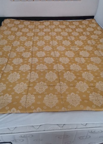 Bej Parlak Yatak Örtüsü - Görsel 2