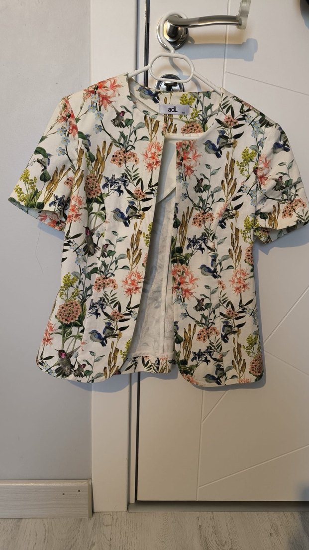 Desenli Kısa Kollu Mini Kadın ceket - Görsel 3