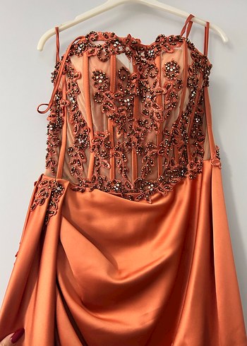 Turuncu İşlemeli Drapeli Uzun Abiye Elbise - Görsel 8