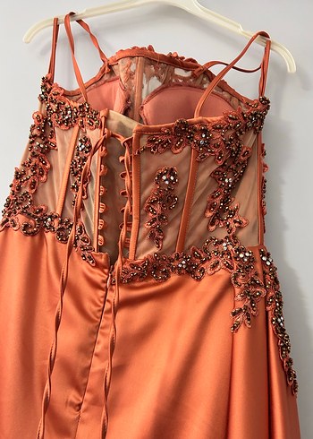 Turuncu İşlemeli Drapeli Uzun Abiye Elbise - Görsel 6