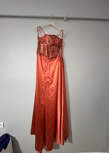 Turuncu İşlemeli Drapeli Uzun Abiye Elbise - Görsel 4