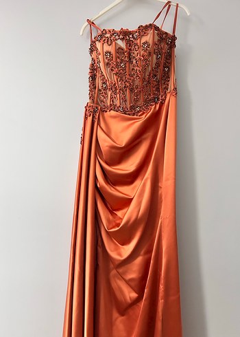 Turuncu İşlemeli Drapeli Uzun Abiye Elbise - Görsel 3