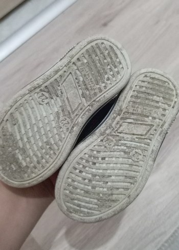 22 Beden Kırmızı Siyah Erkek Çocuk Spor Ayakkabı