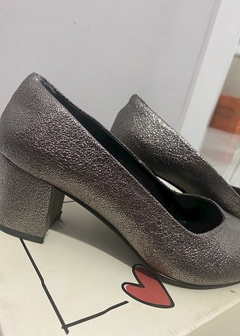 Gri Yılan Desenli Pliseli Blok Topuklu Stiletto - Görsel 3