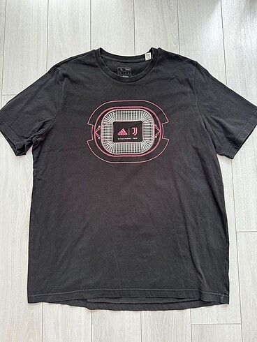 Adidas kısa kollu baskılı tshirt