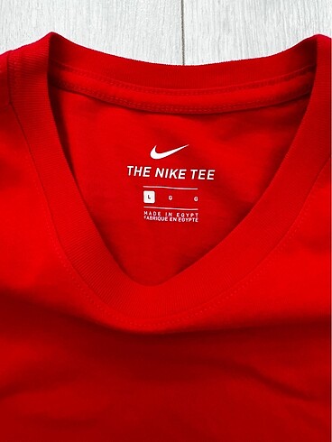 l Beden Nike kısa kollu baskılı tshirt