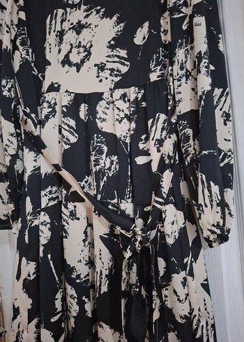 Diğer Siyah Beyaz Batik Desenli Uzun Kadın Elbise