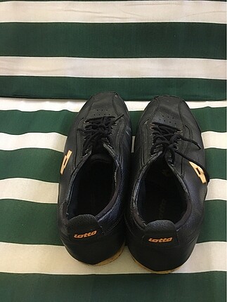 42 Beden Siyah spor ayakkabı