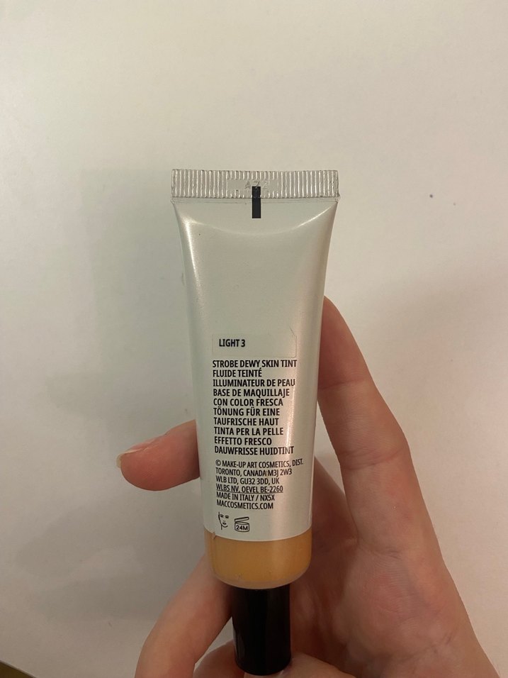 MAC Strobe Dewy Skin Tint Light 3 - Görsel 3