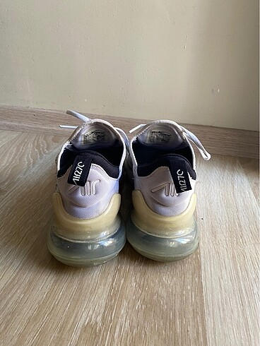 39 Beden Nike air270
