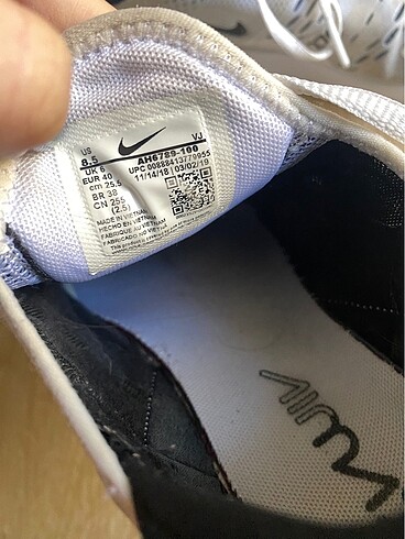 39 Beden beyaz Renk Nike air270
