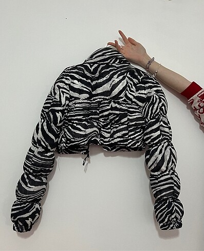 Bershka crop mont