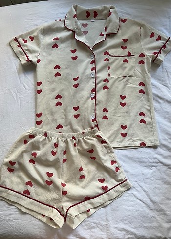 Kalp Desenli Beyaz Kadın Kısa Kollu Pijama Takımı