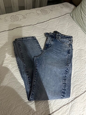 mavi mom jean cindy