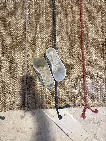 32 Beden Skechers kiz cocuk ayakkabisi