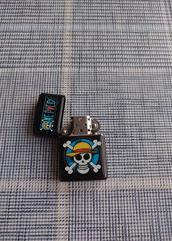 One Piece Desenli Siyah Çakmak