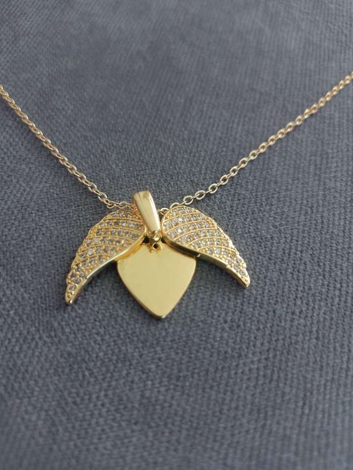 Altın Renkli Kanat Figürlü Kolye - Görsel 4