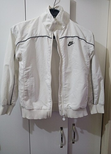 Nike esortman üstü