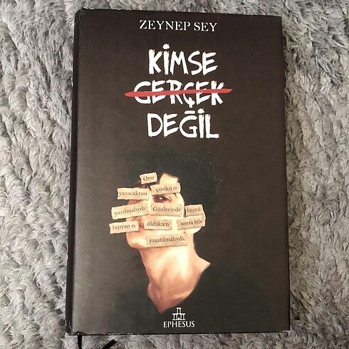 Kimse Gerçek Değil